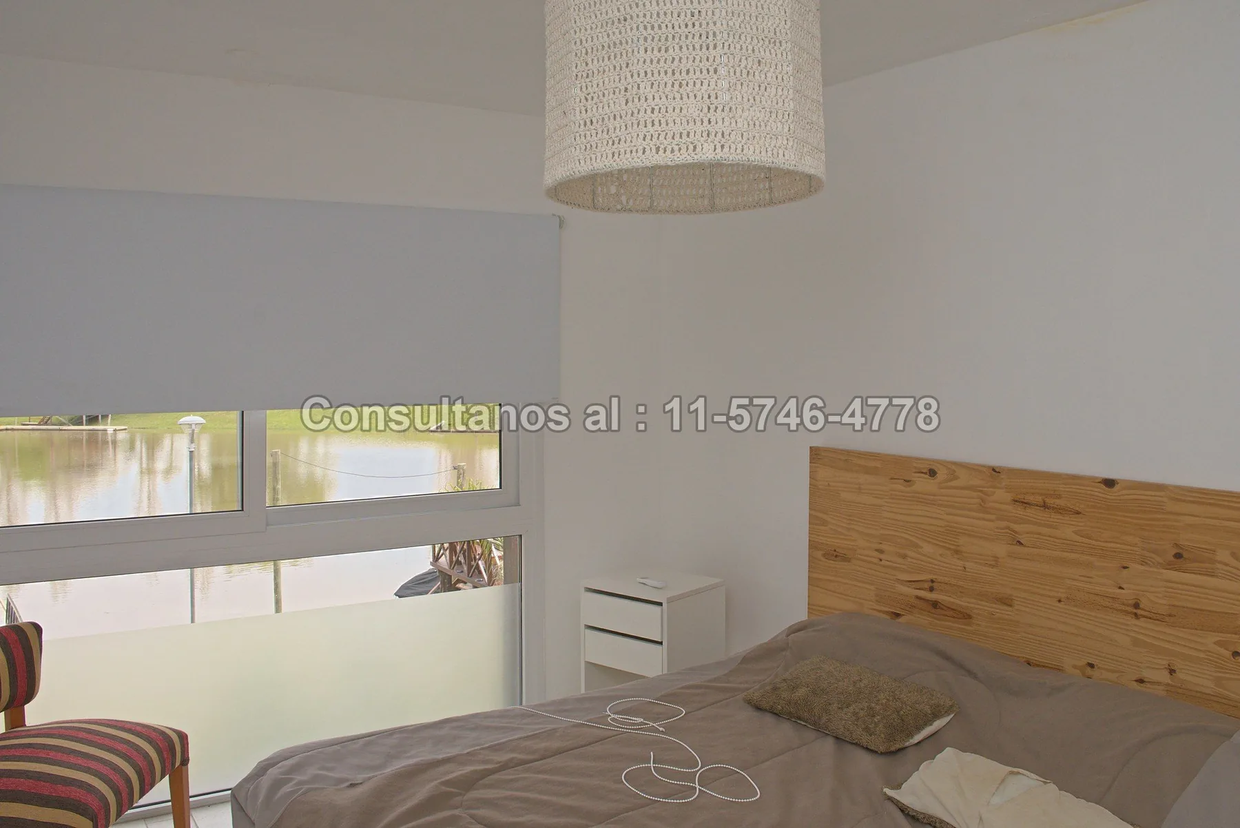 Dormitorio principal. — Amplio dormitorio es suite con vestidor y sector de office.