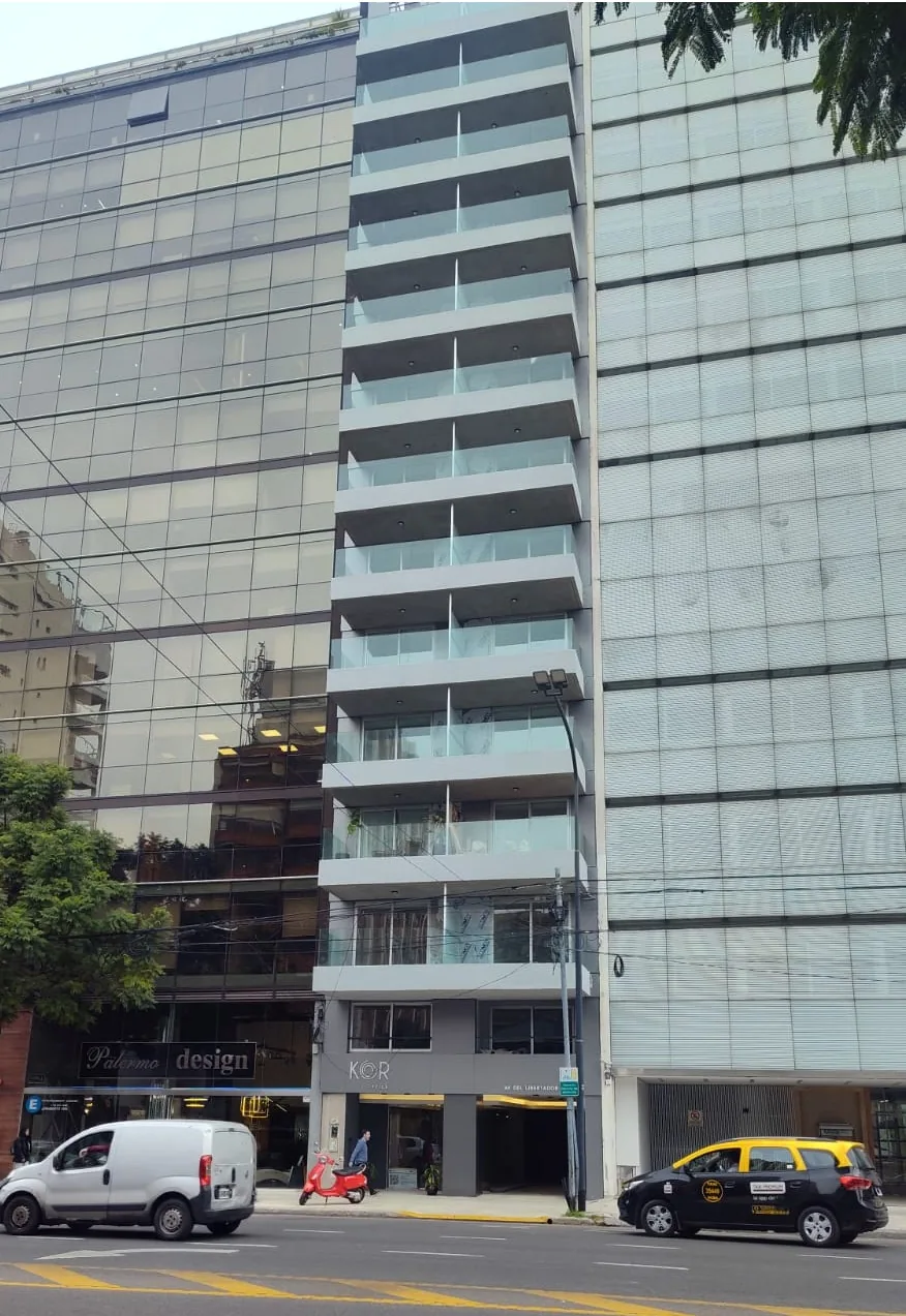 Av. del Libertador y Juramento — Importante oficina.